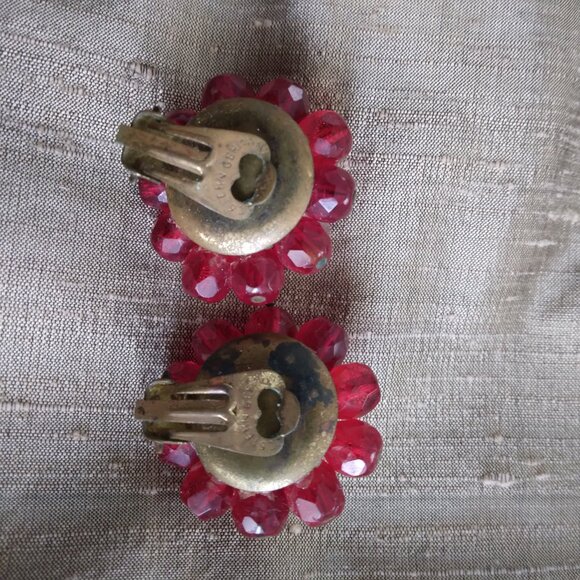 VINTAGE GERMANY CLUSTER RED & CLEAR GLASS CLIP ON EARRINGS - Picture 4 of 5